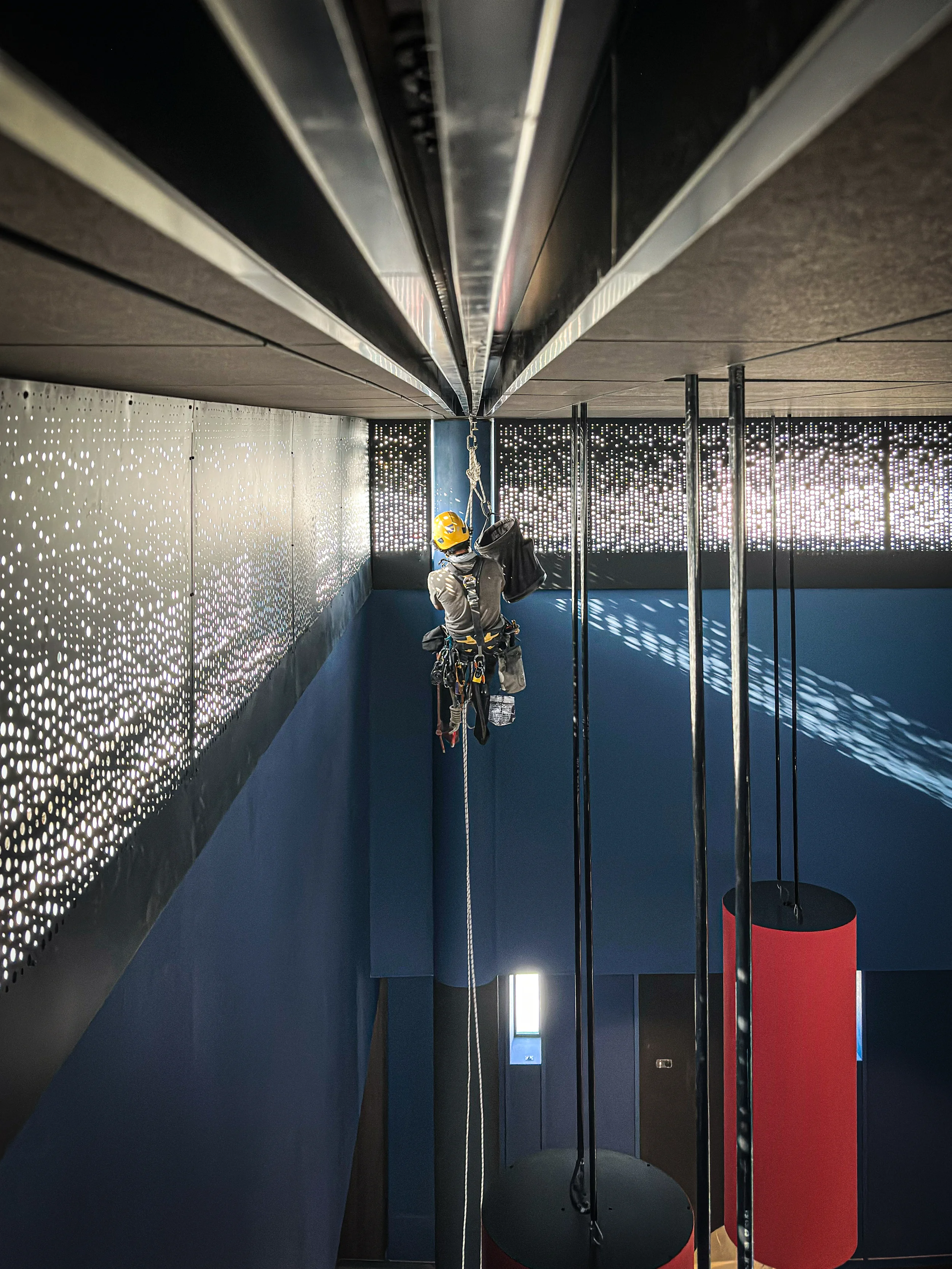 Installation d’un rail de travail en suspension